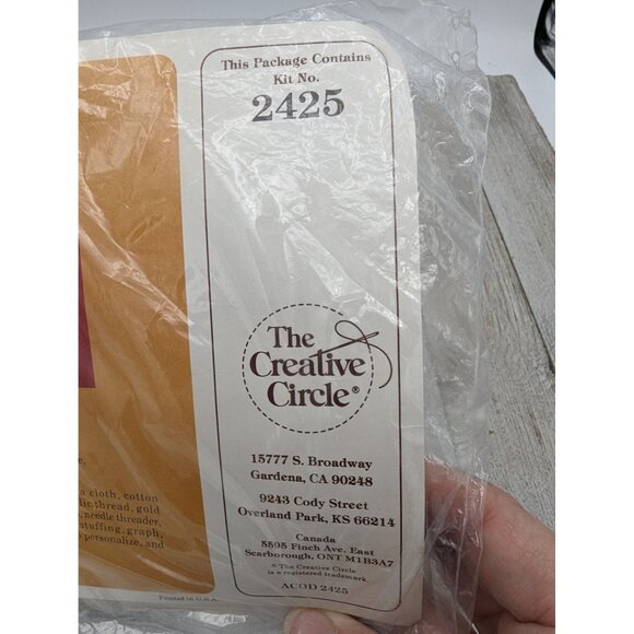 Creative Circle Cross Stitch Kit #2425 Holiday Hearts - Picture 4 of 5